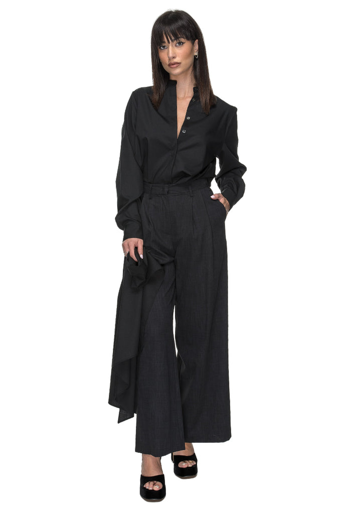CAMICIA NERA CON SCIARPA SU